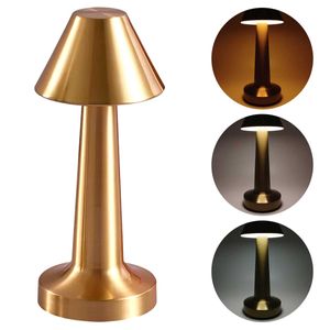 Luminária de Mesa Cone 23,5cm em Metal Charti